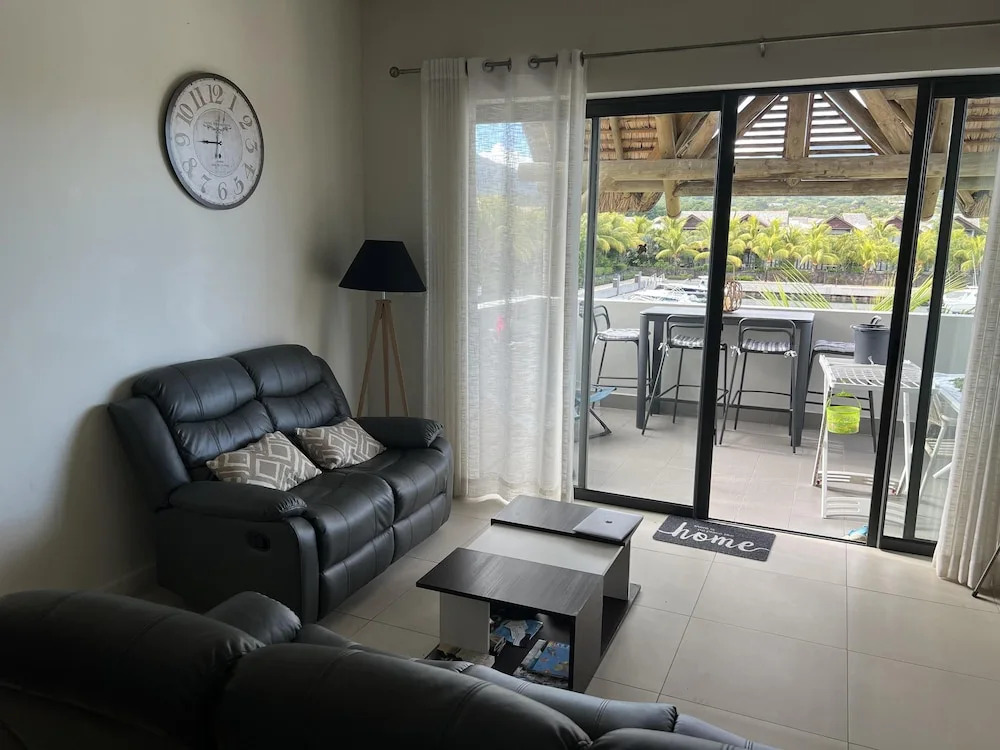 Immaculate Two Beds Luxury Marina Apartment