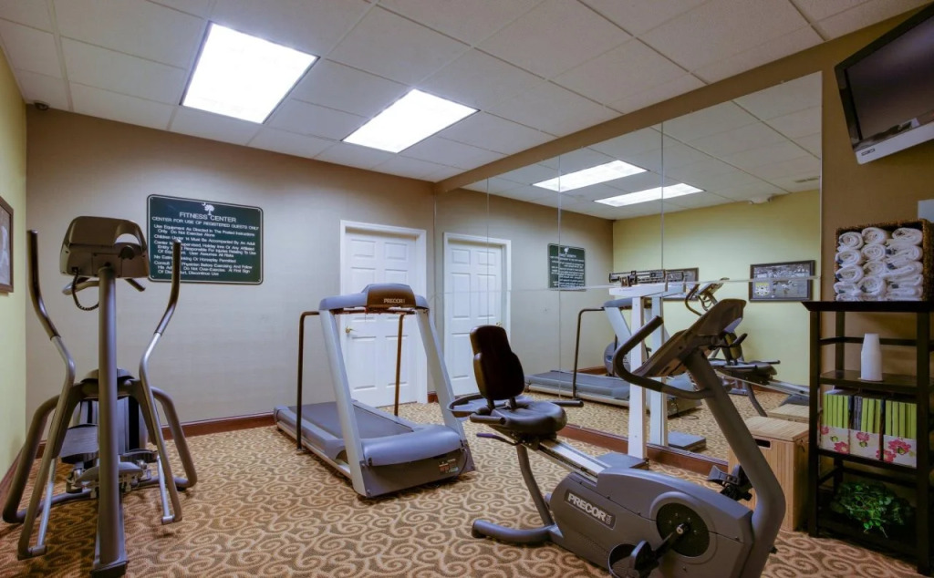 Holiday Inn Express Hotel & Suites Charleston - Northwoods by IHG