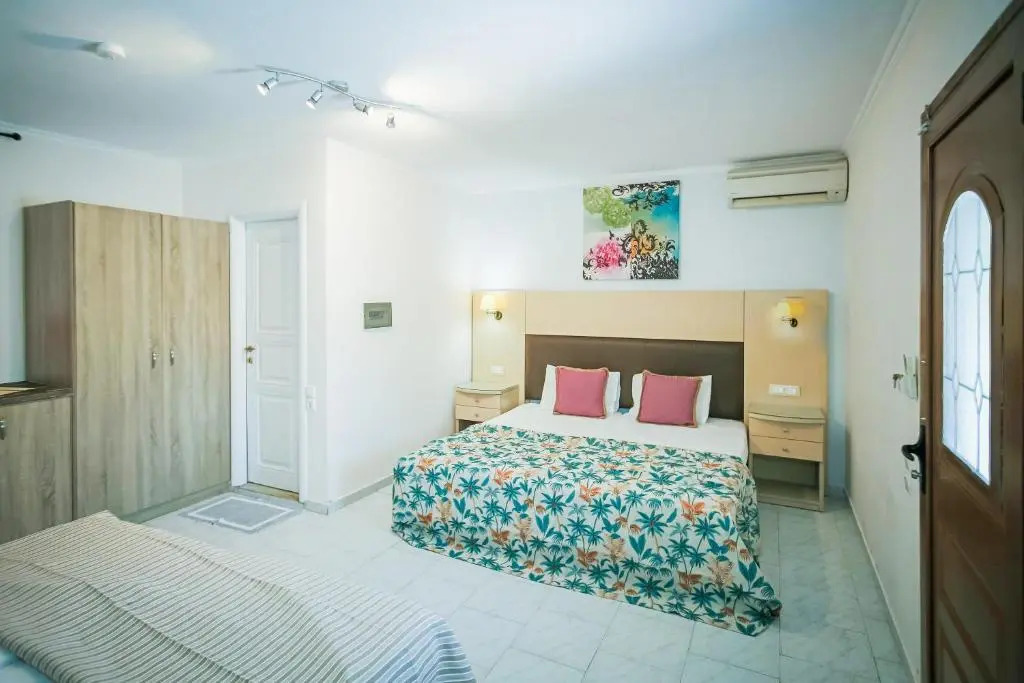 Rose Club Apartments