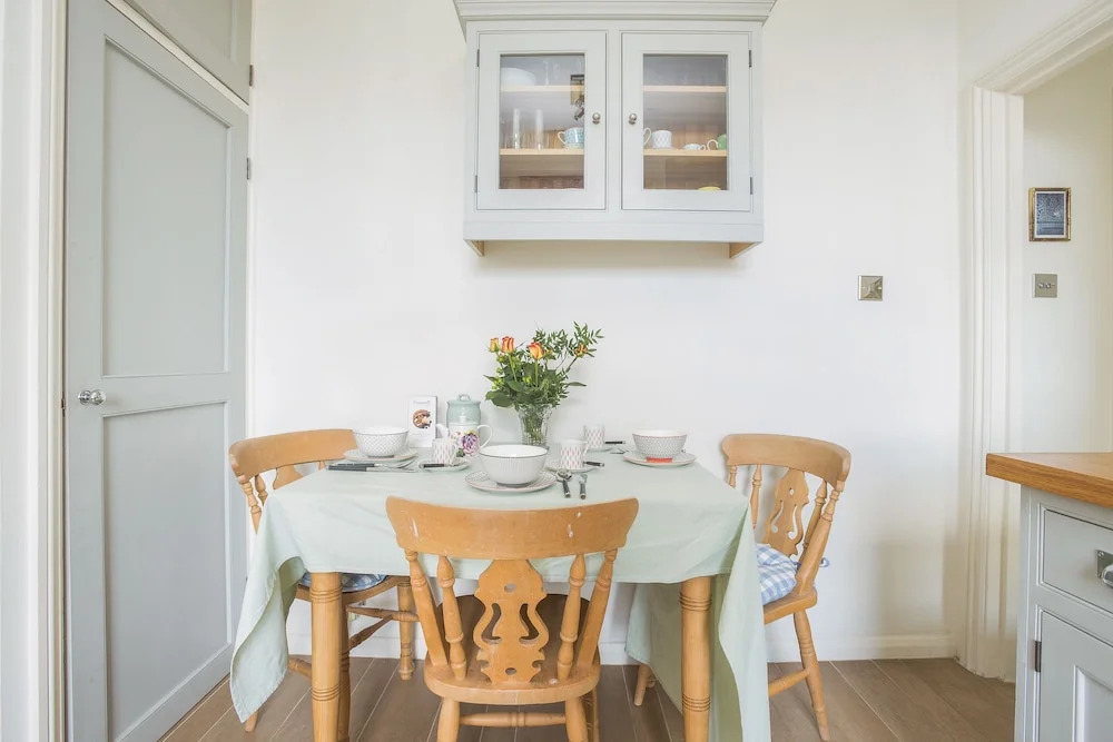 Vintage Regents Park Apartment