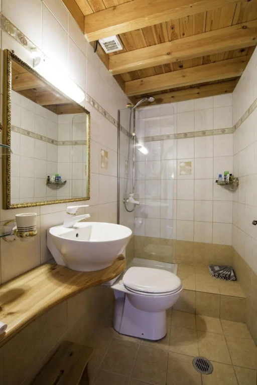 Camelot Traditional & Classic Hotel