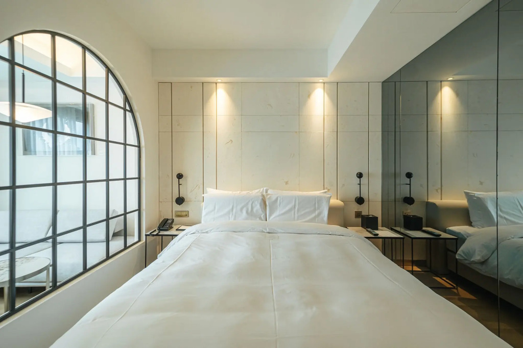 New Hilltop Hotel