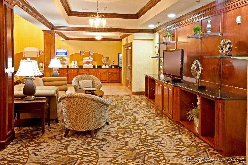 Holiday Inn Express & Suites Lexington Downtown Area-Keeneland by IHG