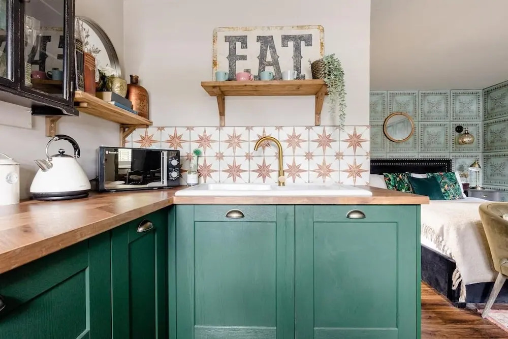 Peaceful Studio Flat With Patio and Dogs Allowed