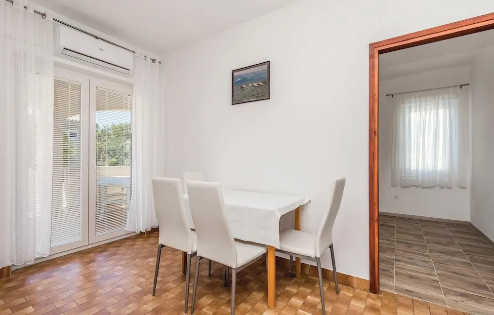 Awesome Home in Mandre With Wifi and 2 Bedrooms