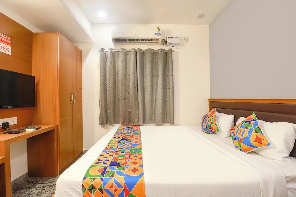 FabHotel Lloyds Inn