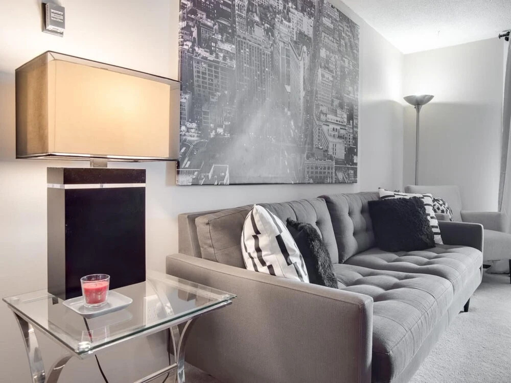 Stylish and Cozy Eau Claire 2BR With Gym Coffee