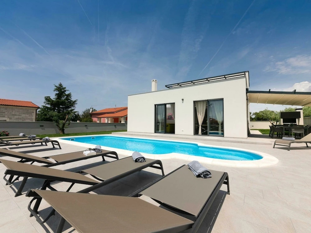 Spacious Villa in Pula Istria With Swimming Pool
