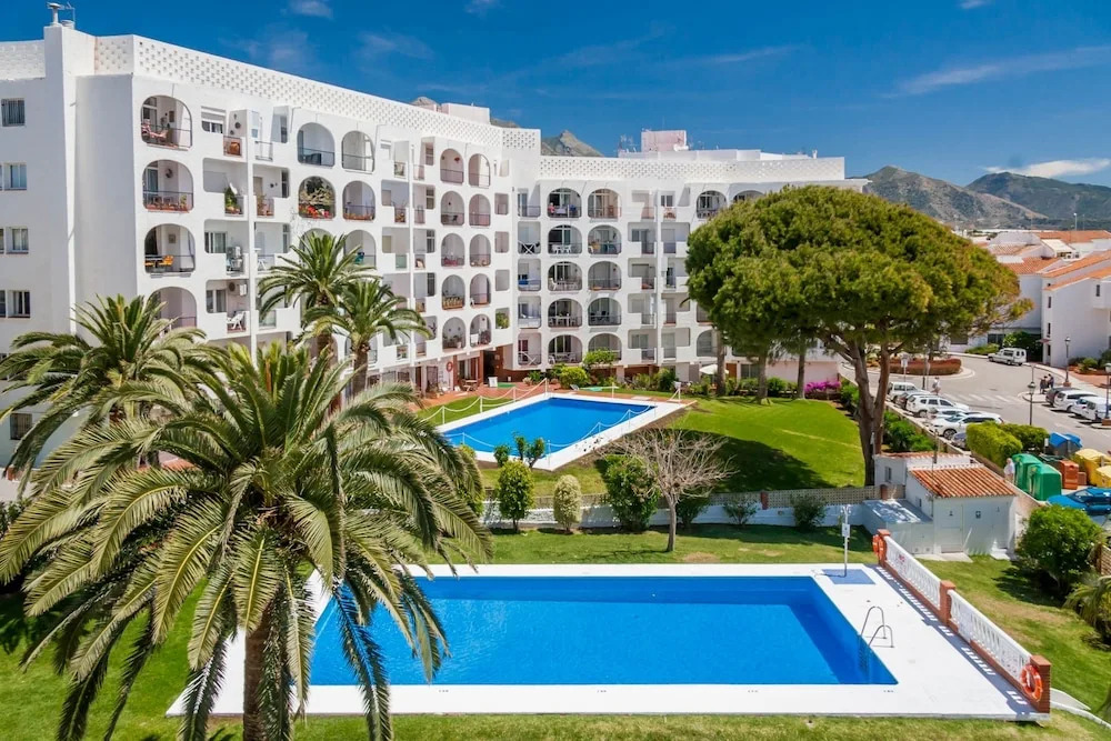 Apartamentos Carabeo Canovas Nerja