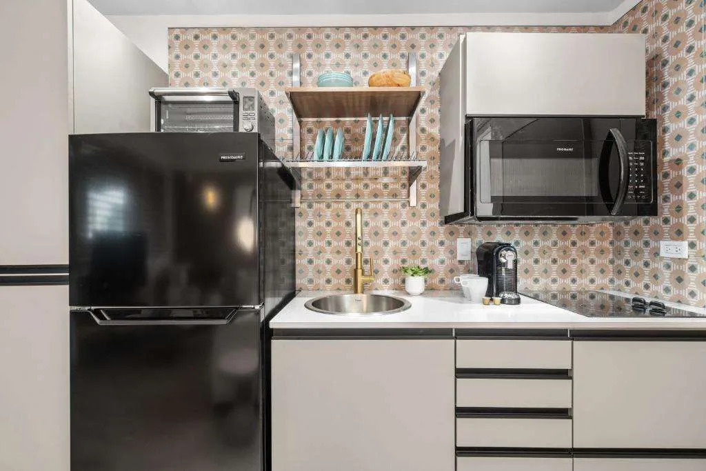 HiBird- Apartment and Suites Hotel