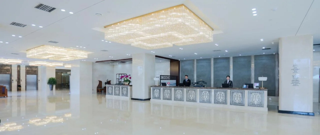 Hundred Hotel