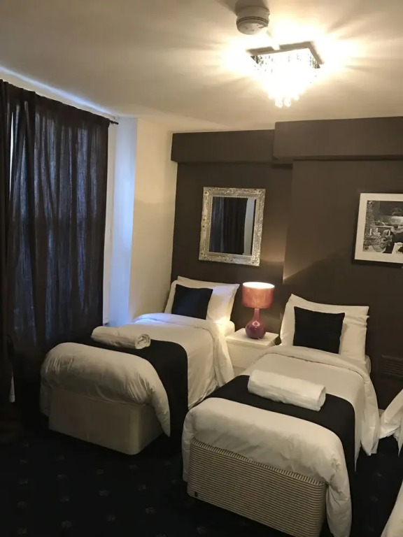 Carlton Kensington Apartments