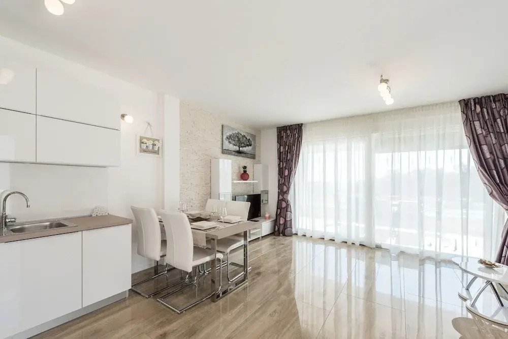Apartments with pool Villa Zora