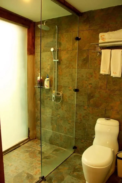 Lijiang V12 Inn