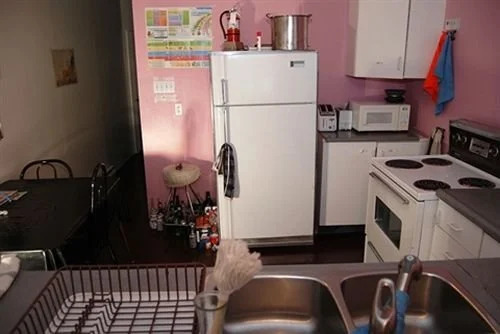 Econo Hostel