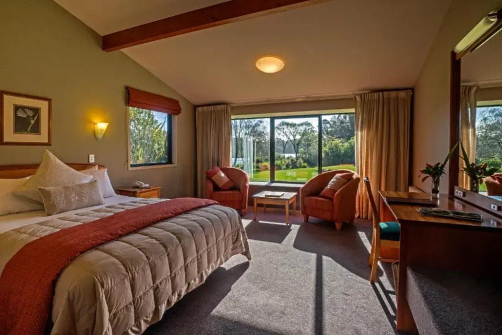 Mahitahi Lodge