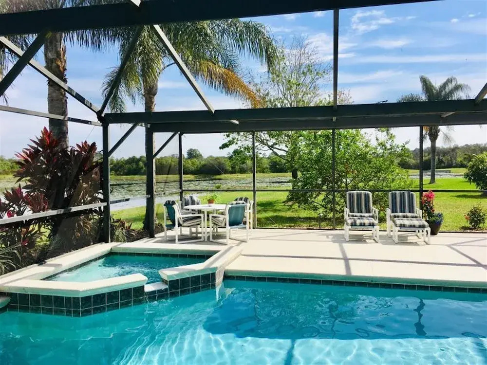 3 Bedroom Executive Home - Private Pool and Spa