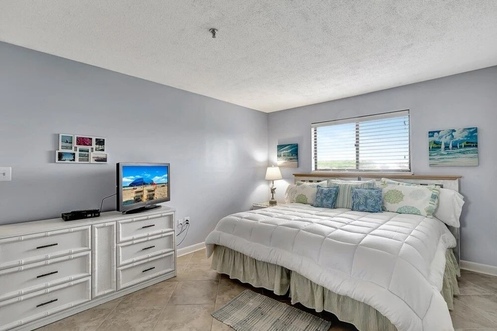 Toes In The Water / 4406 Hhr 2 Bedroom Condo by RedAwning