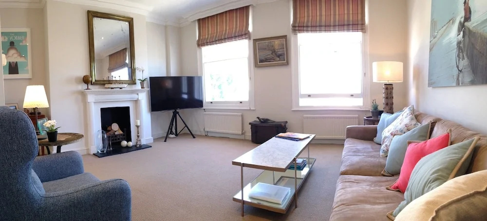 2 Bedroom Apartment In Chelsea With Terrace