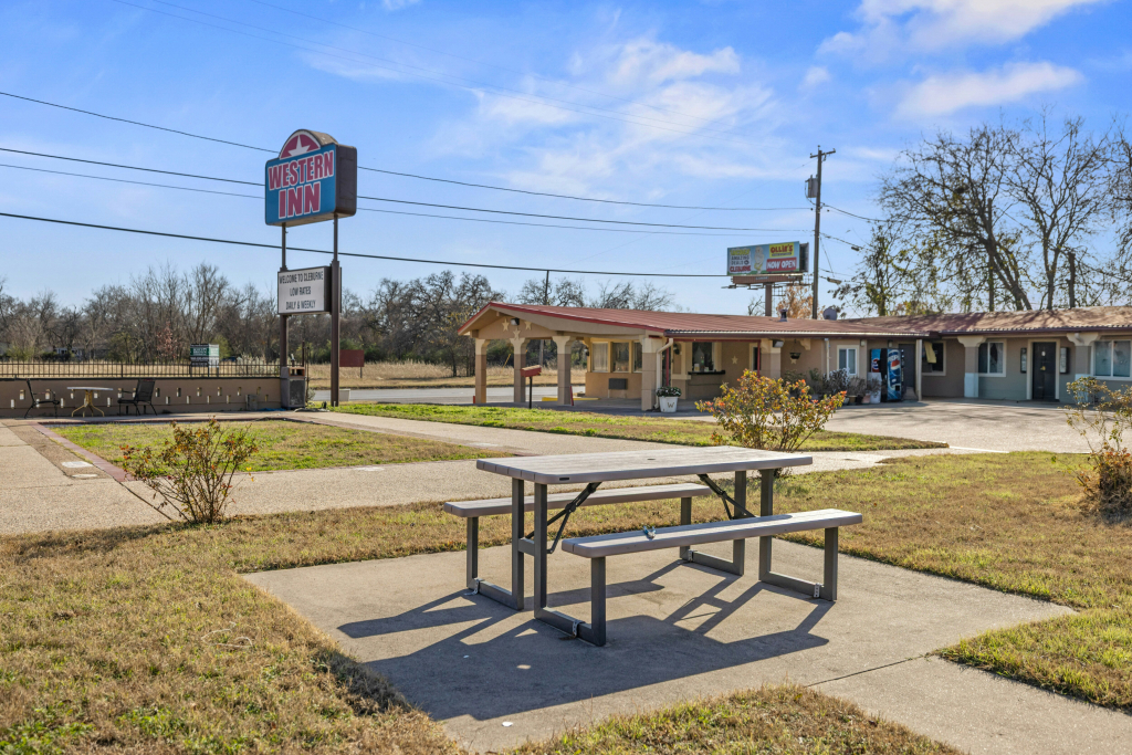 Western Inn by Capital O Cleburne TX