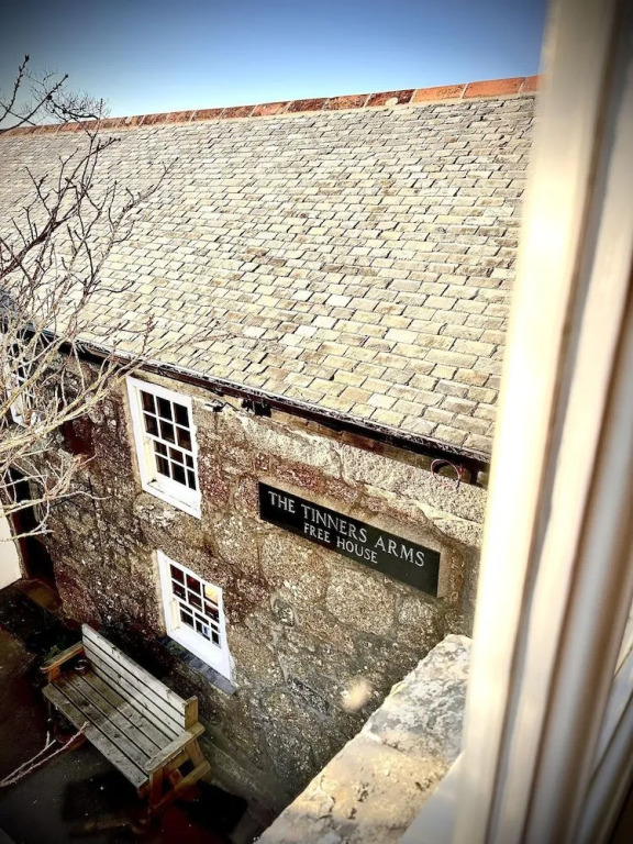 The White House at The Tinners Arms