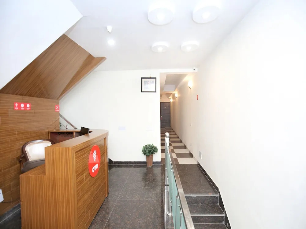 OYO 13373 Hotel Royal star