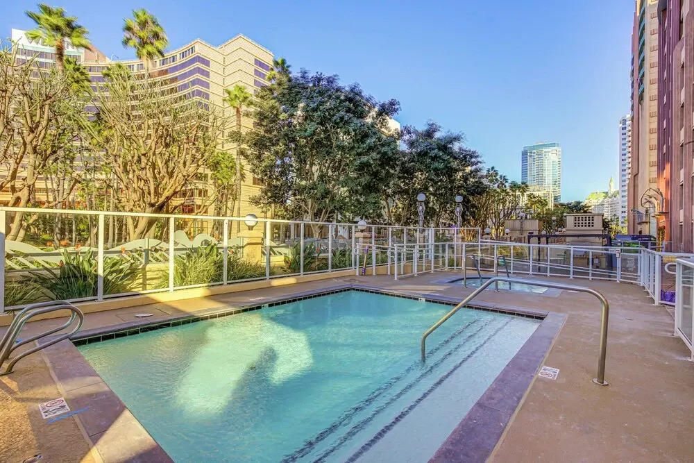 Luxe Long Beach Condo w/ Pool: 1 Mi to Shoreline!