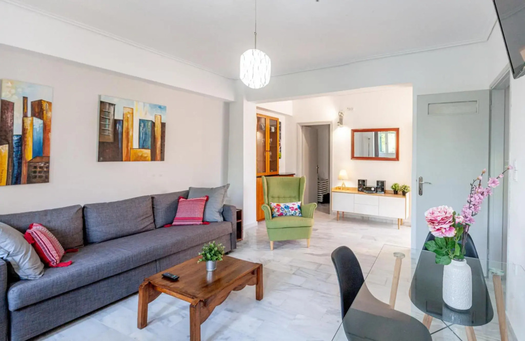 Sunny 75 sq m 2nd floor Apt @historic center-bohemian Psiri-VFM