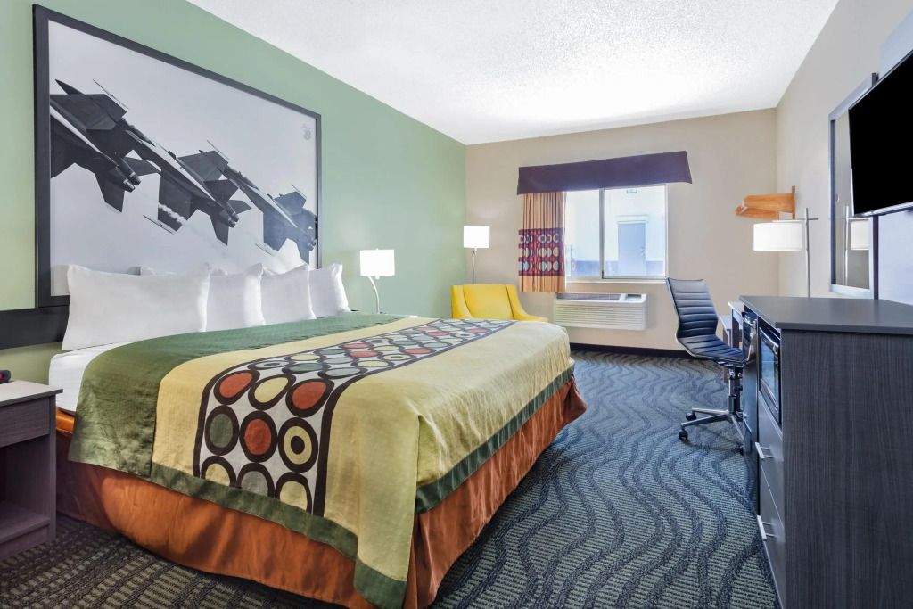 Super 8 by Wyndham Kokomo