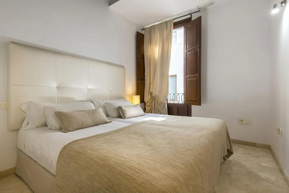tuGuest Elvira Suites