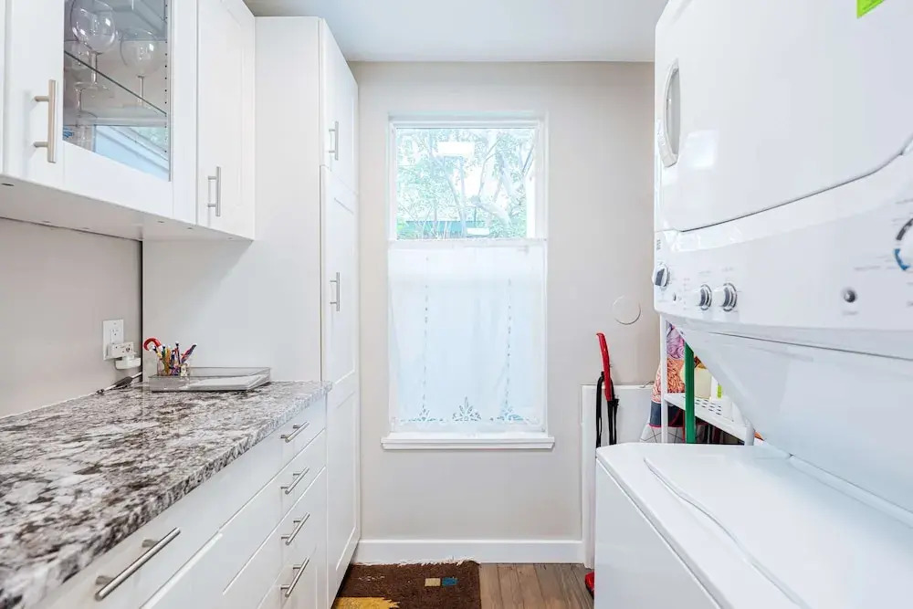 Beautiful Cottage Close to Downtown Austin