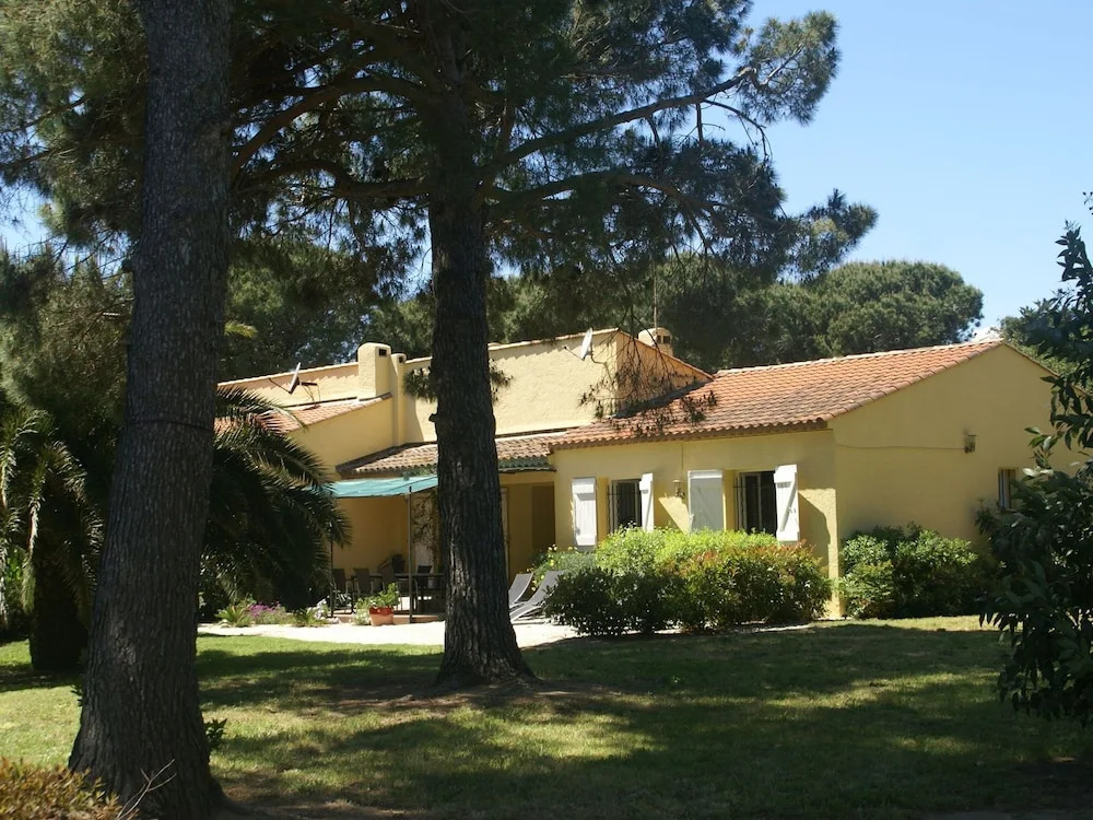 Holiday Villa at the Famous Beach of Saint-tropez!