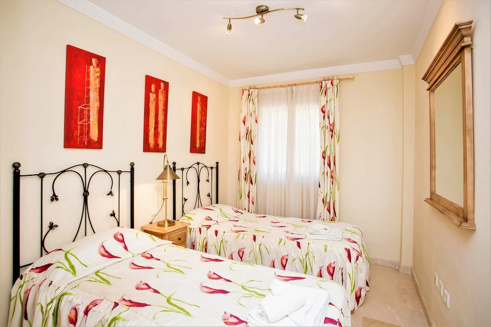 Elviria 3 bed apartment close to beach JP4D