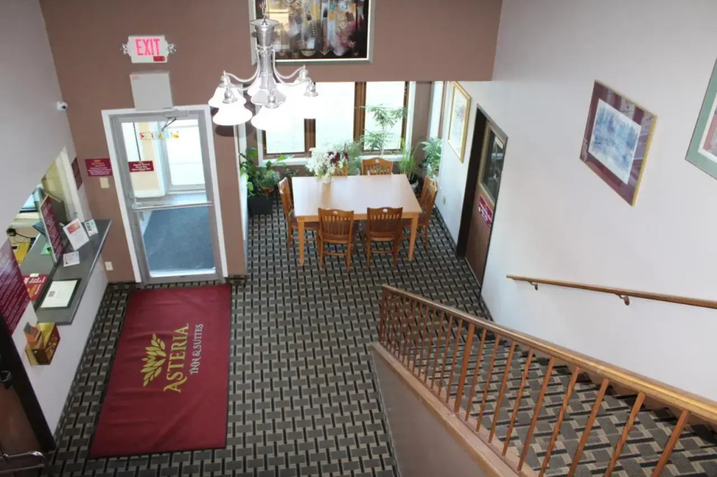 Select Inn Maple Grove