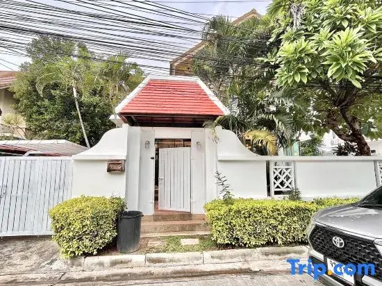 H6 Downtown Chinatown Terminal, Fengyue Street, Five bedroom Pattaya Haitian Pool Villa