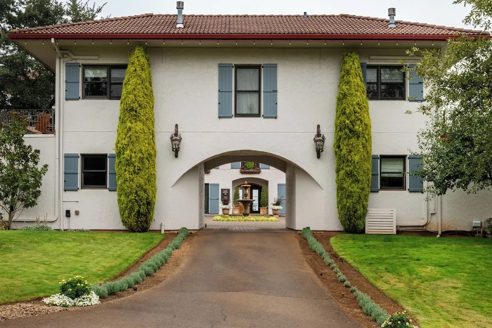 Black Walnut Inn & Vineyard