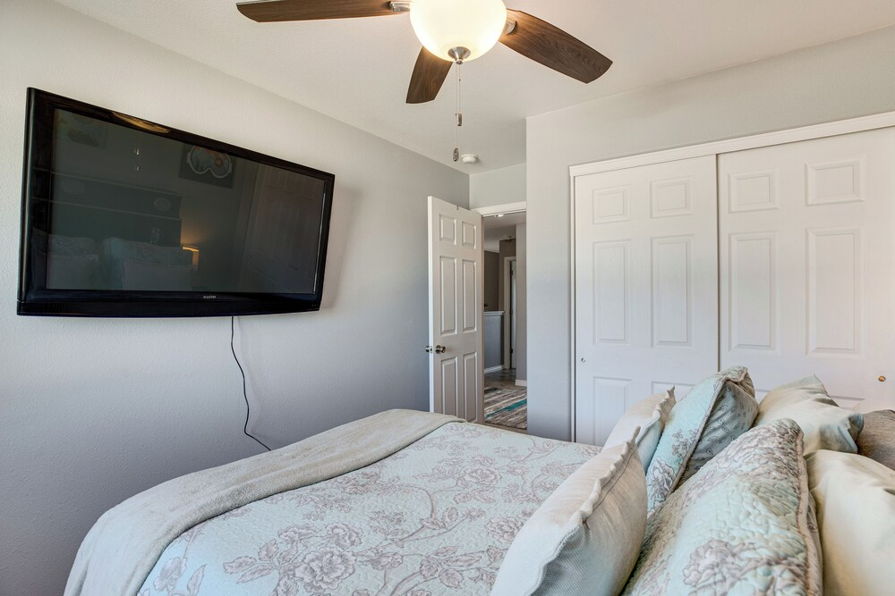 4 Mi to Main St: Grand Junction Townhome w/ Patio!
