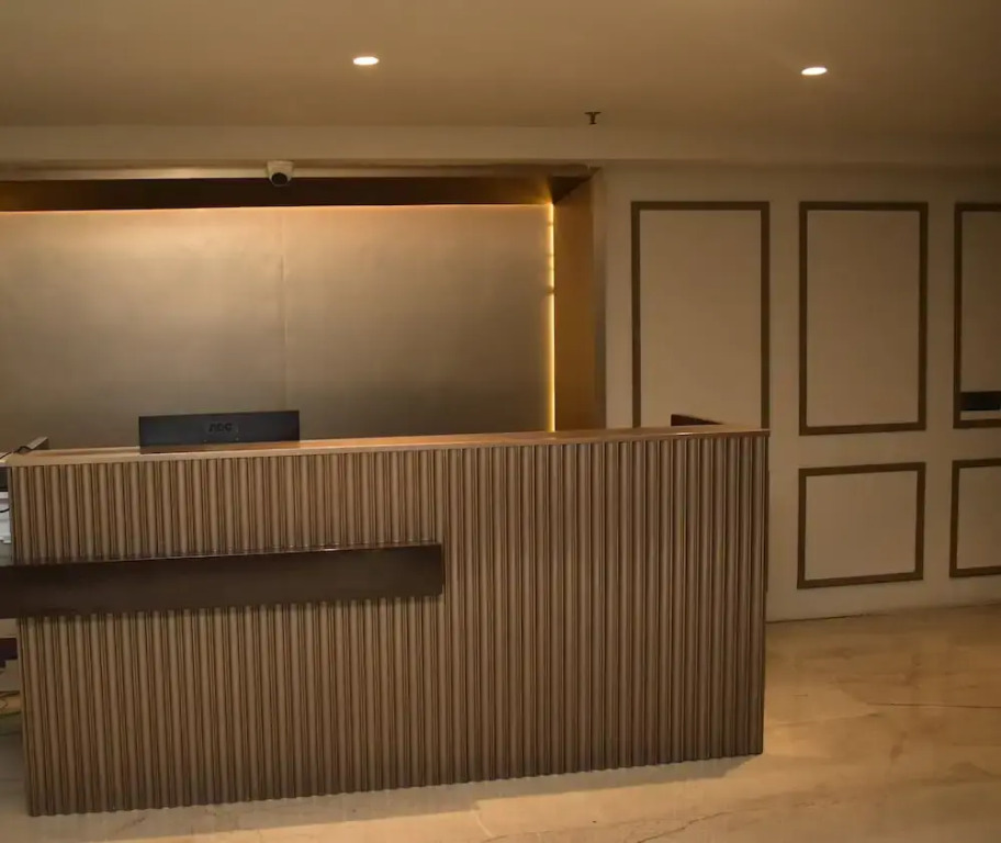 Qotel Signature Coleman Janakpuri Near District Centre & Pacific Mall