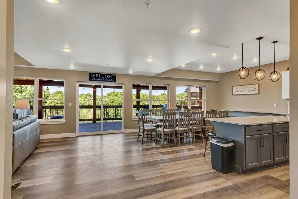 Hook Wine & Sinker 10 Bedroom Home by RedAwning