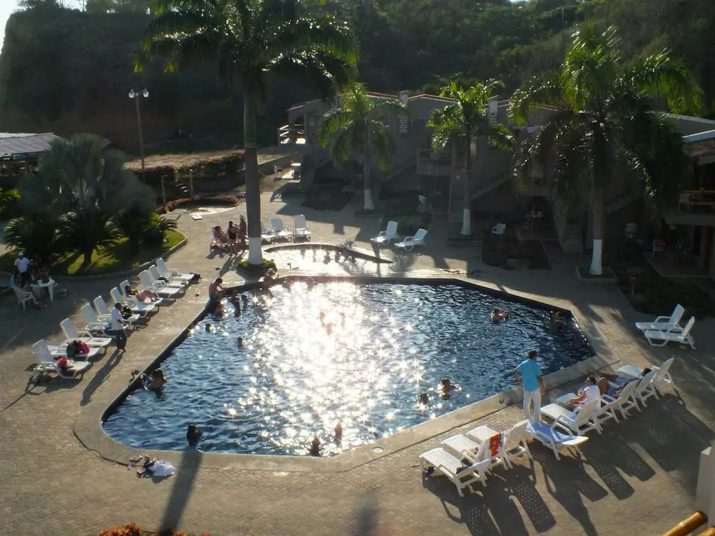 Baja Montañita Beach Resort