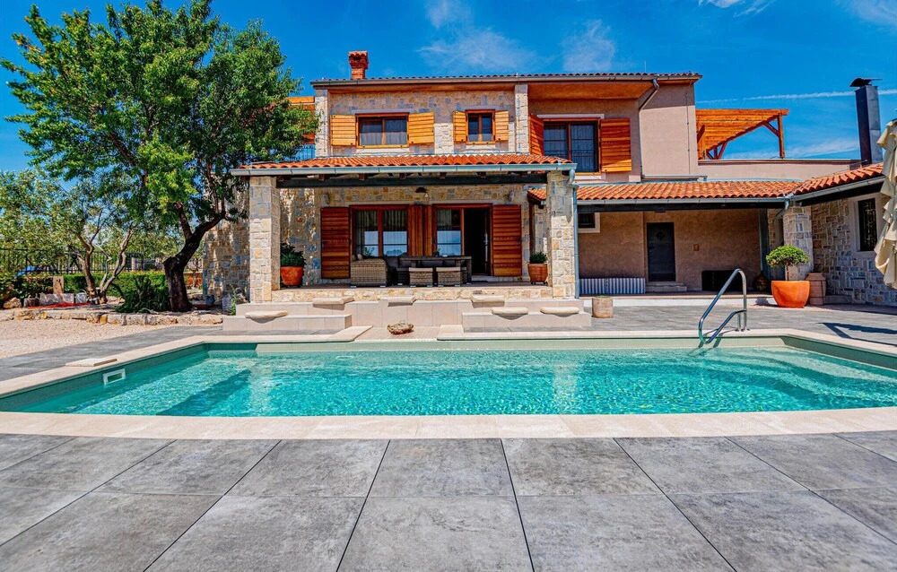 Amazing Home in Jadrija with Hot Tub, Sauna & 4 Bedrooms