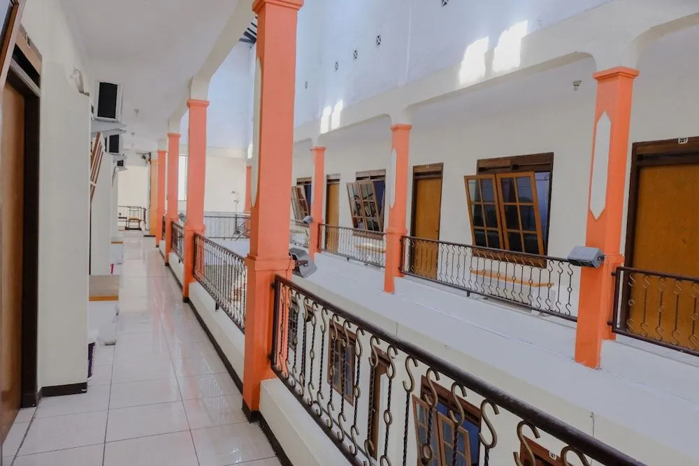 Hotel O Arjosari Near Plaza Araya Formerly Hotel Nugraha