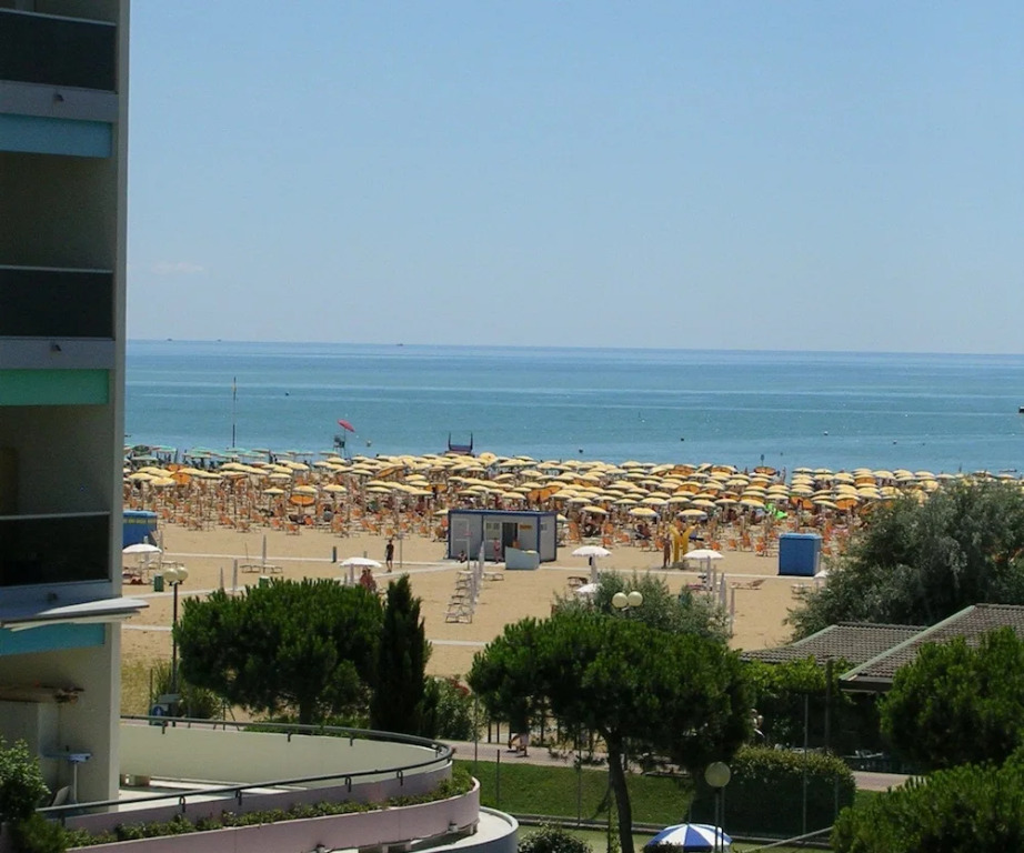 Modern Seafront Apartment With Pool and Terrace
