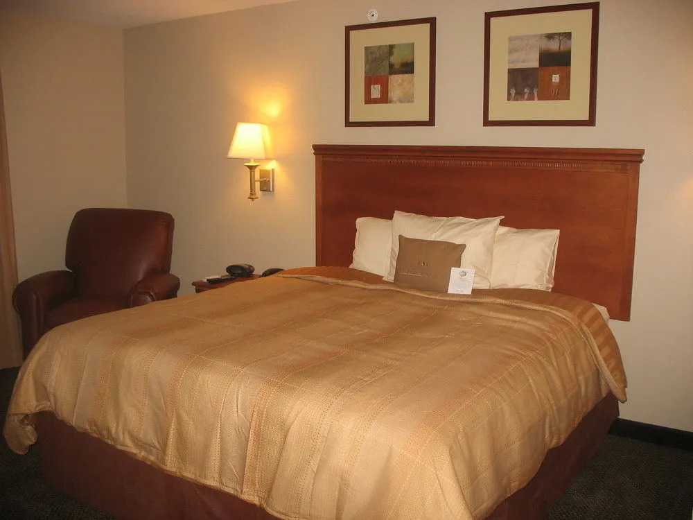 Candlewood Suites Waterloo- Cedar Falls