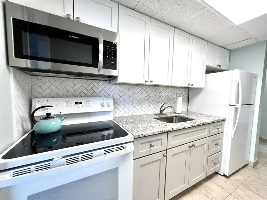*OCEANFRONT FRESH RENO*KING Bed*Pool*Hot Tub*Approved Dogs*W54