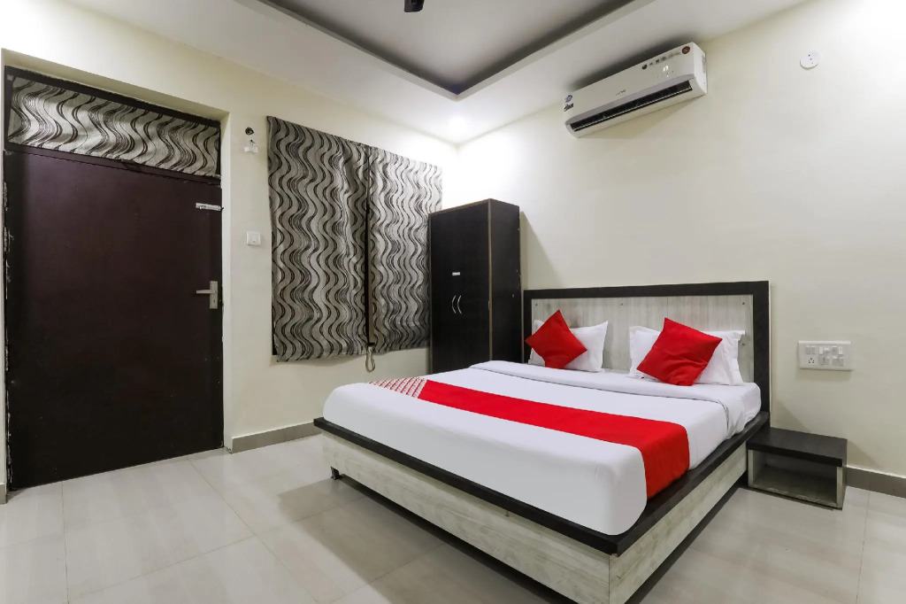 OYO 75205 Hotel Samrat