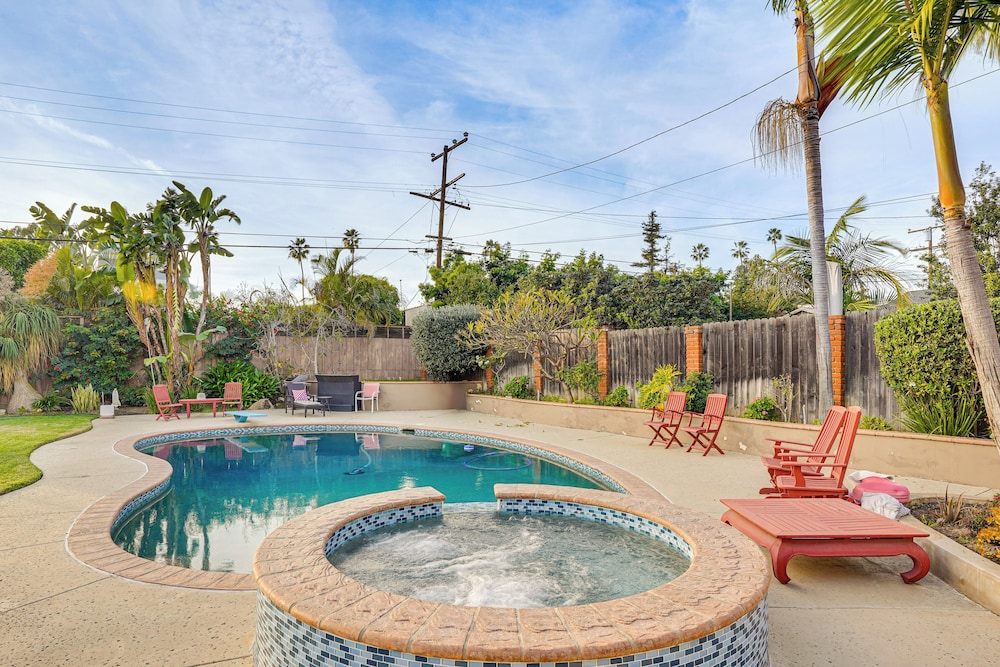 4 Mi to Dtwn Long Beach: Private Poolside Oasis!