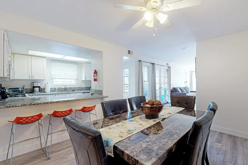 2BR Condo Steps to the Beach & Blvd-dog-friendly