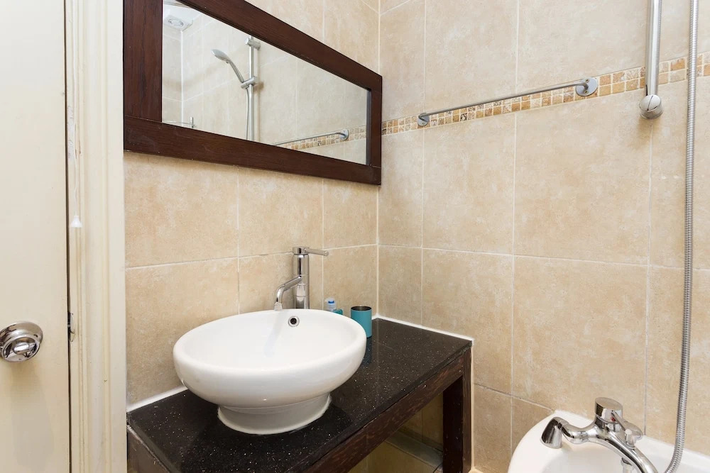 3 Bed Kensington Apartment with Balcony