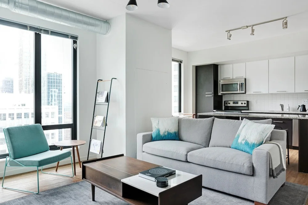 Chic 1br/1ba w/ Skyline Views in Downtown by Lyric